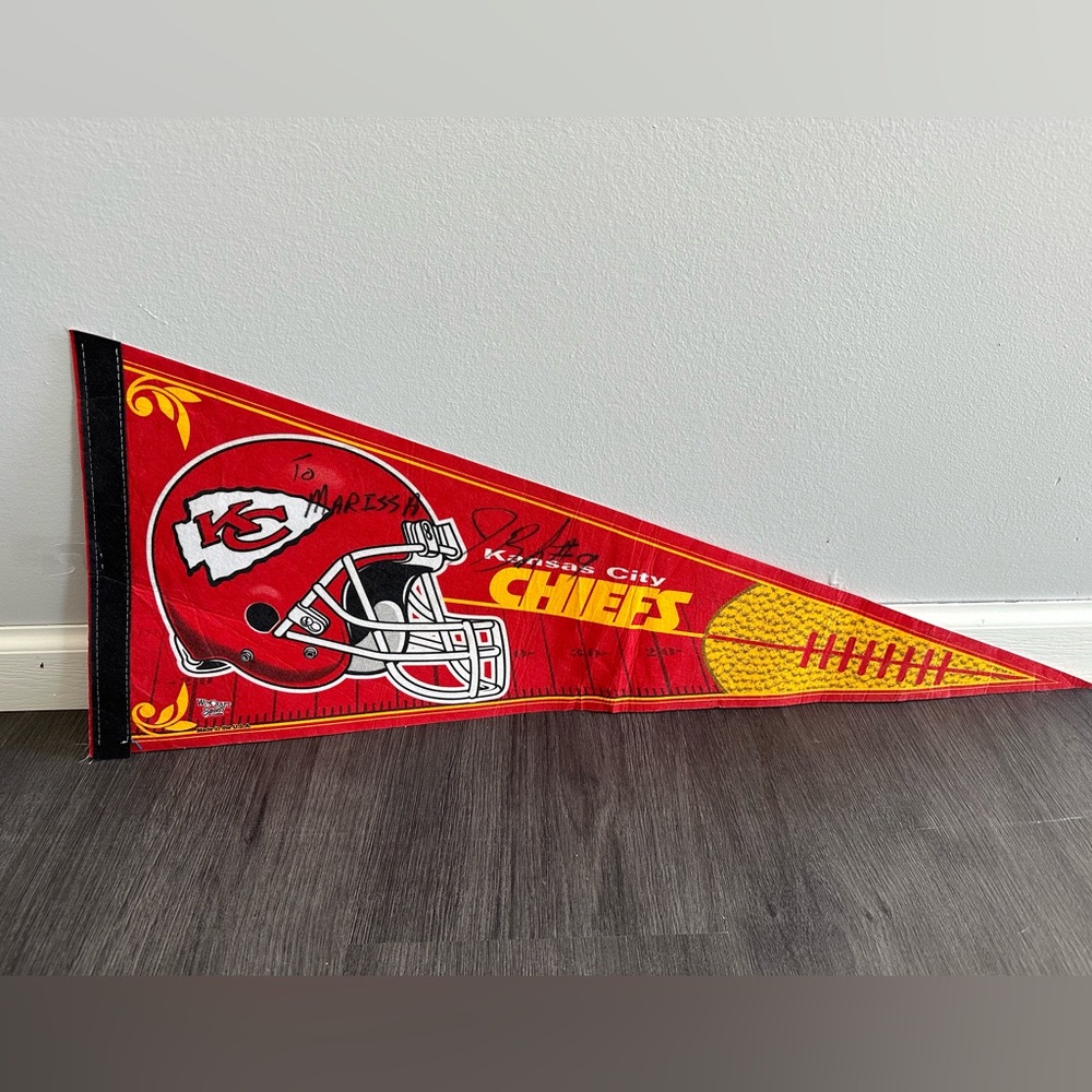 Kansas City chiefs Jason baker autographed pendant - great condition